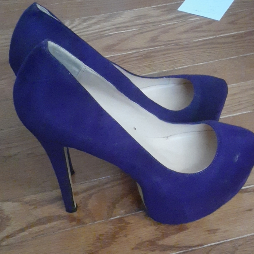 Shoes - Picture 2 of 4